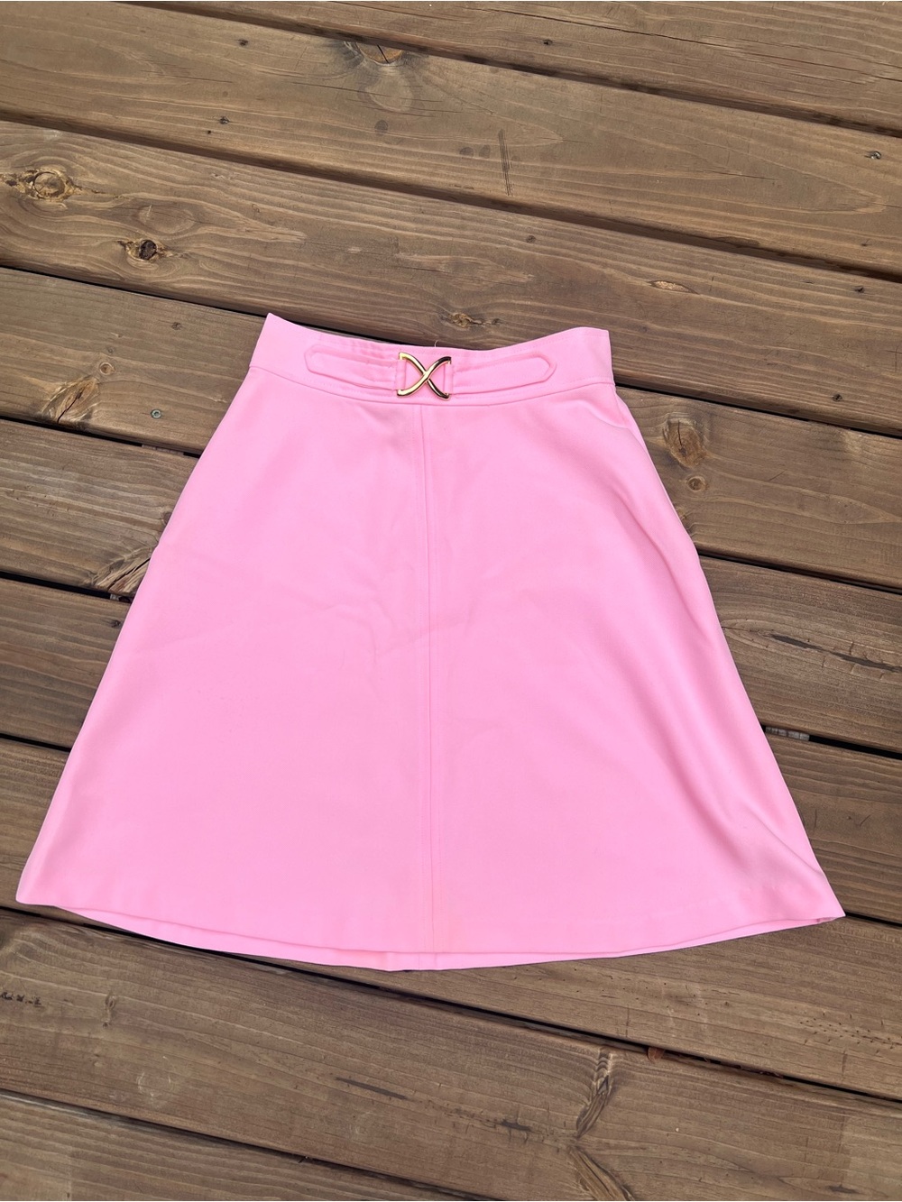Vintage High-Waist Pink A-Line Skirt with Decorative Gold Accent